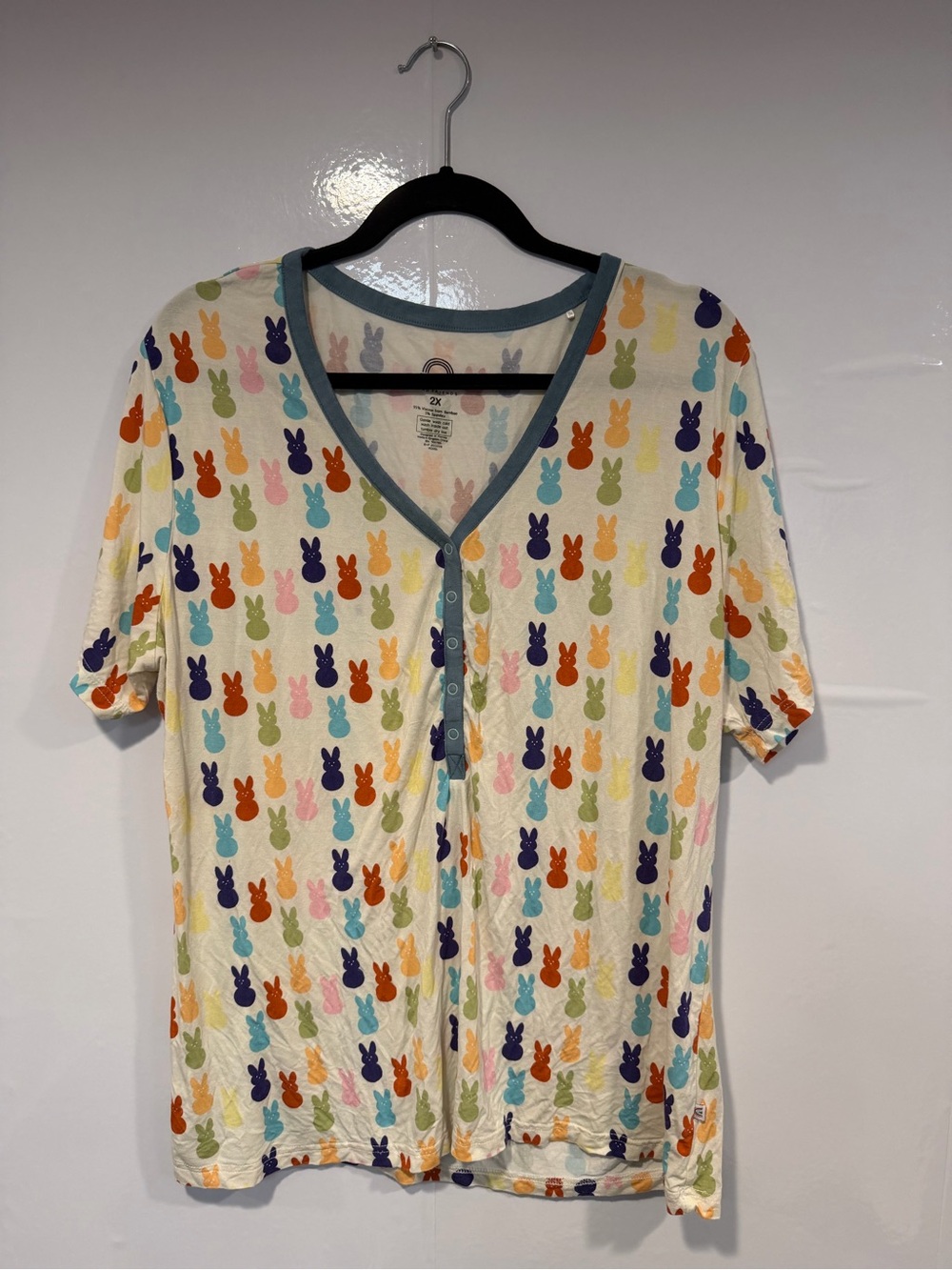 Emerson and Friends Bamboo Short Sleeve Bunny Print V-Neck Top - Multicolor